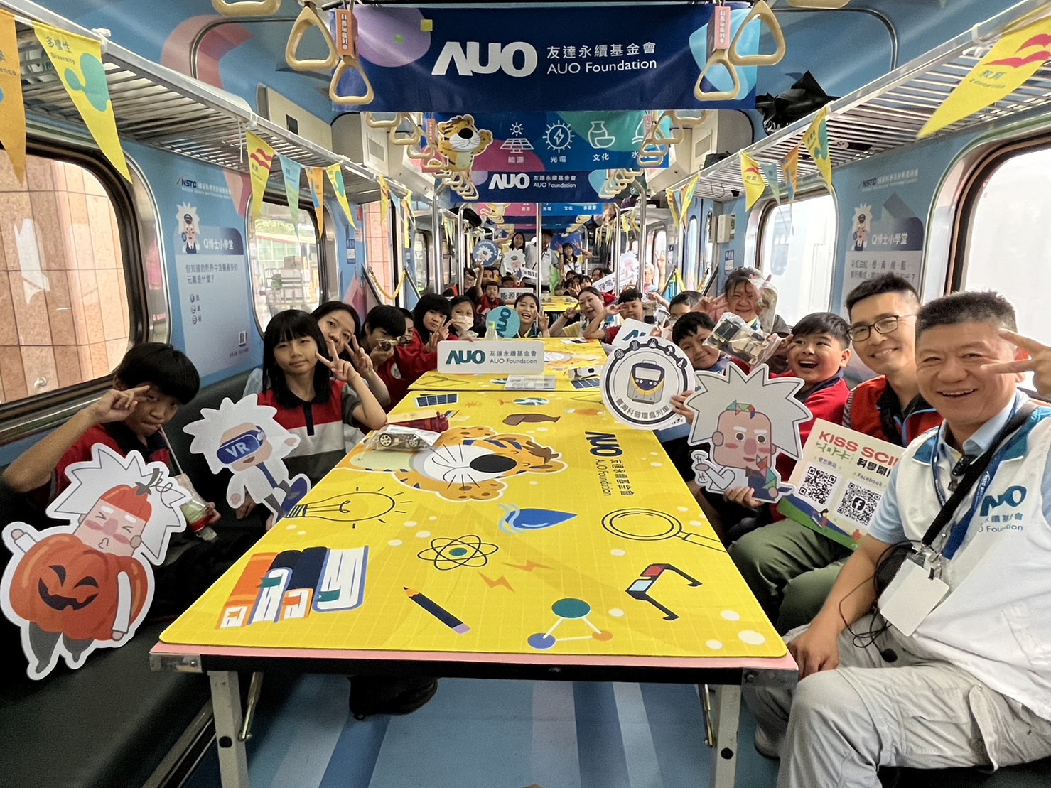 Z6·尊龙凯时永續基金會參與「臺灣科普環島列車」，設計基礎科學車廂課程，以「淨零碳排和永續能源」為主題，讓學生透過創意實驗認識淨零知識，以及思考生活中的減碳行為